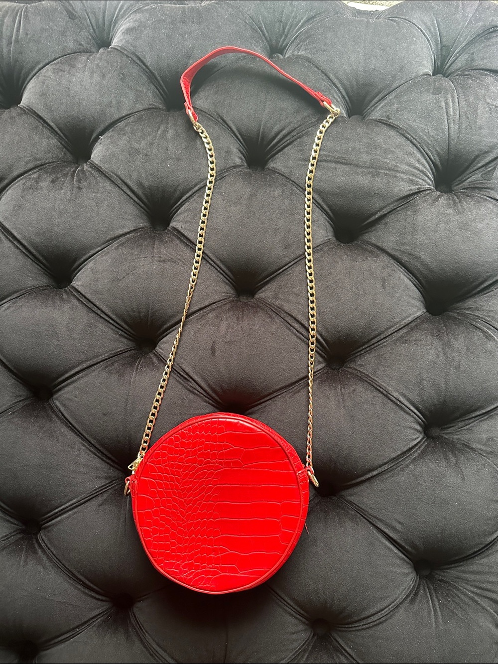 Red Croc-Embossed Round Crossbody Bag with Gold Chain